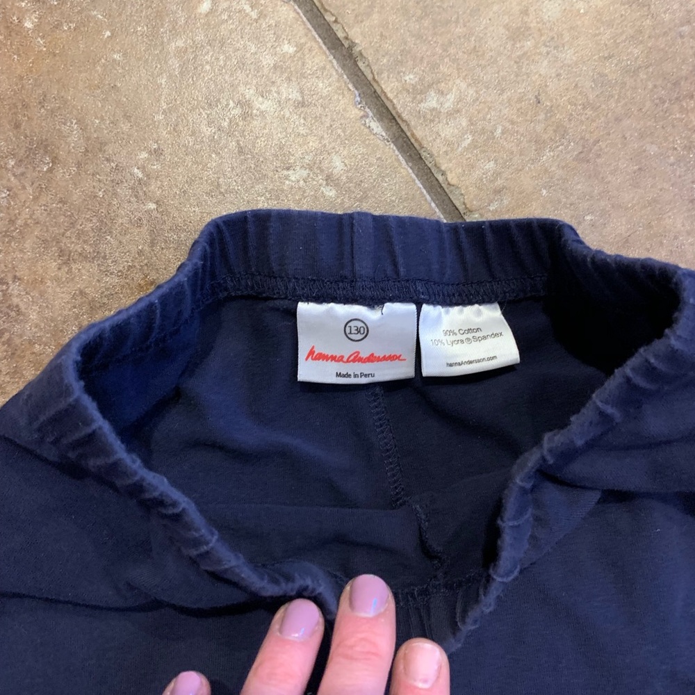 Hanna Andersson girls cropped leggings in size 130